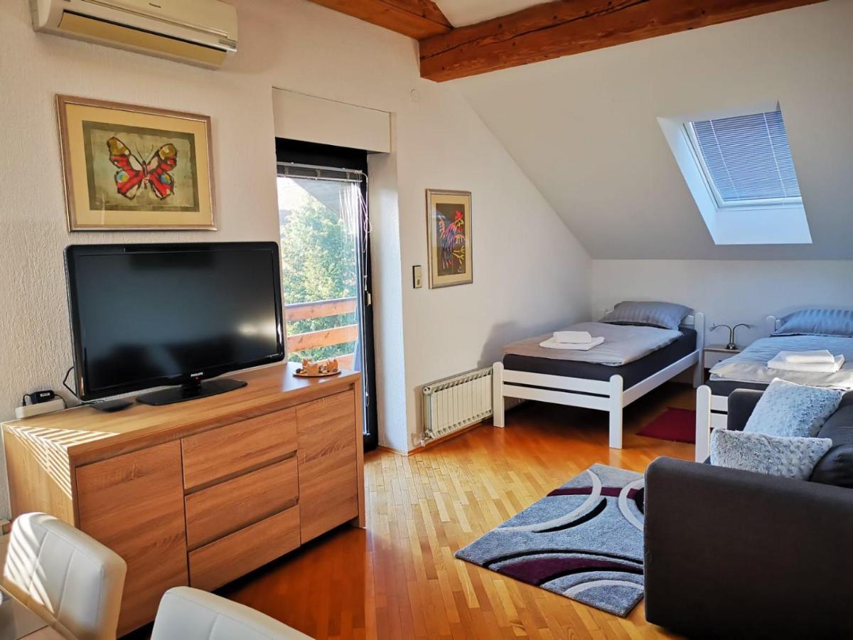 Ela'S Apartment Komenda Exteriér fotografie